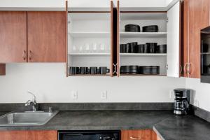 Fotografie z fotogalerie ubytování Downtown Bellevue 2BR w WD Storage nr Shops SEA-222 v destinaci Bellevue