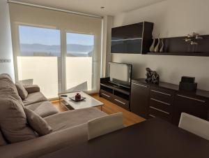 A seating area at Apartamento 2 habitaciones con vistas en la playa