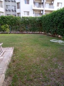 a lawn in front of a large building at شقه فندقيه بحديقه مستقله بالشيخ زايد in Sheikh Zayed