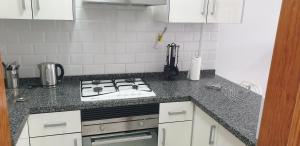 Kuchyň nebo kuchyňský kout v ubytování Garajonay II, Los Cristianos