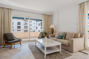 A seating area at 3 br apartment in top location