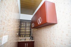 Η κουζίνα ή μικρή κουζίνα στο Lovely & Cute Condo - Close to Highway - Parking