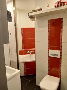 Koupelna v ubytování Ferienwohnung "modernes Wohnen im Herzen von Treuen"