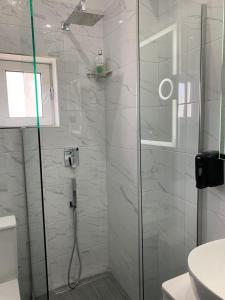 Ένα μπάνιο στο Perea Hotel 