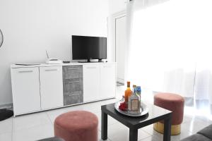 Ti K'Line - Grand Appartement de standing aux Trois Ilets TV 또는 엔터테인먼트 센터
