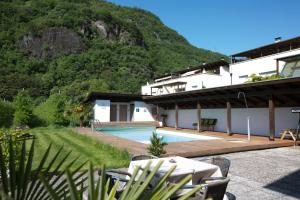 a house with a swimming pool and a mountain at Josefsheim in Lana