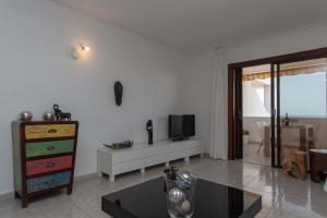 A television and/or entertainment centre at Beach View