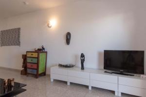 A television and/or entertainment centre at Beach View