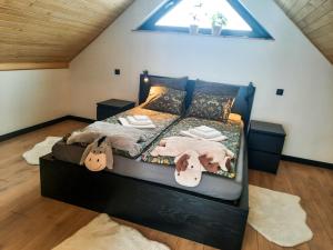 Łóżko lub łóżka w pokoju w obiekcie Zawobaja