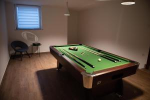 a pool table in a room with a pool table at Folkowy Dworek SPA & Fun in Murzasichle