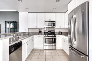 a kitchen with white cabinets and stainless steel appliances at Fremont 1BR w wd gym pool nr Tesla SFO-1123 in San Mateo