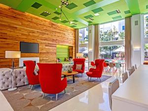 a living room with red chairs and a tv at Fremont 1BR w wd gym pool nr Tesla SFO-1123 in San Mateo
