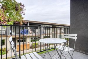 マウンテンビューにあるMountain View 2BR w Pool Gym 5 min to Target SFO-677のギャラリーの写真