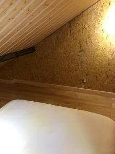 Łóżko lub łóżka w pokoju w obiekcie Studio de 35m2 au centre de Cusset