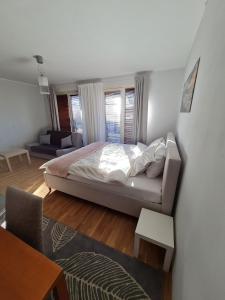 Imagem da galeria de Spacious studio apartment in city center Tallinn em Taline