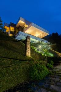 a house on top of a hill at night at amã Stays & Trails Kailash House in Kodaikānāl