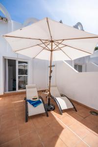 Casa Hibiscus Marbella的庭院或其他户外区域