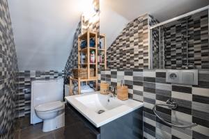 Casa Hibiscus Marbella的一间浴室