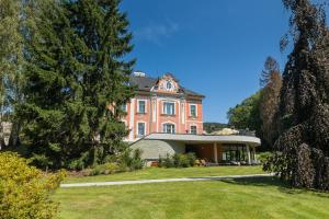 Vonkajšia záhrada v ubytovaní Wellness & Spa hotel Villa Regenhart