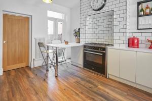Dapur atau dapur kecil di Host & Stay - Upleatham Street