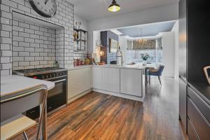 Dapur atau dapur kecil di Host & Stay - Upleatham Street