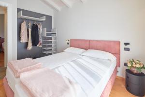 A bed or beds in a room at Residenza Ai Ferrari