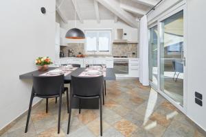 a kitchen with a table and chairs in a kitchen at Residenza Ai Ferrari in Riva del Garda