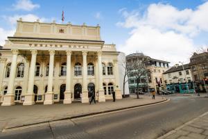 a large white building on the corner of a street at Sleek & Stylish Apartment in the Heart of the City in Nottingham