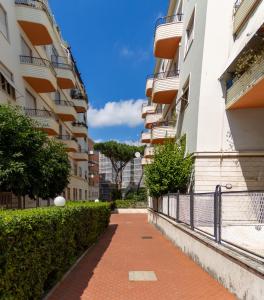 un passaggio tra due edifici di Michelangelo Vatican Rooms a Roma