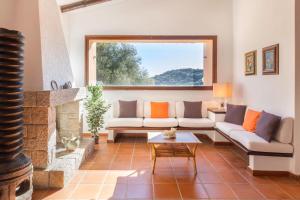 A seating area at Villa Corallo - FREE WIFI - 1km from the beach