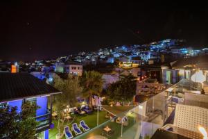 Linna Chefchaouen üldine vaade või majutusasutusest Hôtel ZIRYAB pildistatud vaade
