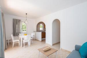 a living room and kitchen with a table and chairs at Girasol Garden Superior 2 in Son Bou