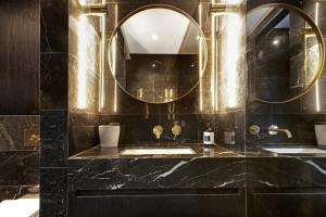a bathroom with two sinks and a large mirror at Luxury Waterside Home Sanctuary in Sydney