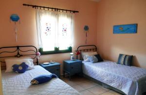 A bed or beds in a room at Polytropon Apartments