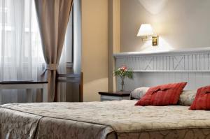 Un pat sau paturi într-o cameră la Hotel Punta del Este