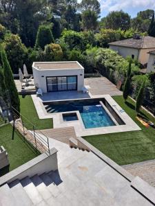 Afbeelding uit fotogalerij van VILLA CALIFORNIENNE with Spa, cinema, jacuzzi & pool in Mougins in Mougins