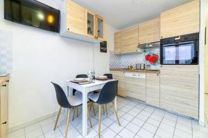 a small kitchen with a white table and chairs at Gare Hypercentre - Wifi - Calme - Netflix in Grenoble +27 photos