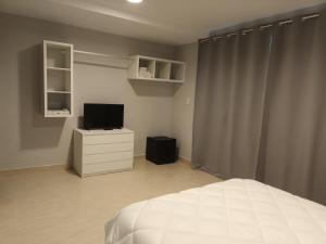 TV a/nebo společenská místnost v ubytování Hostal Cerro del Castillo jumilla + 31 fotografií