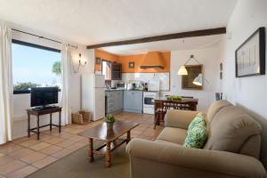 a living room with a couch and a kitchen at Casa Los Divisos in Teguise