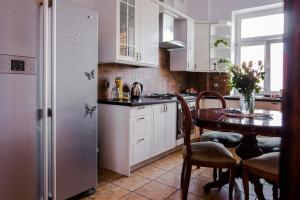 Кухня или мини-кухня в HALBY Luxury Rooms Chmelna 73B
