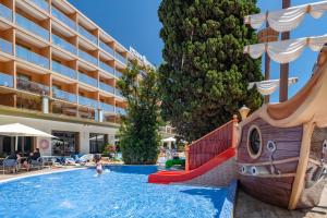 Bazén v ubytování Hotel Bon Repos nebo v jeho okolí + 37 fotografií