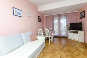 TV a/nebo společenská místnost v ubytování Apartments Juric