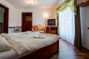 Posteľ alebo postele v izbe v ubytovaní Sykowny Dworek Apartamenty