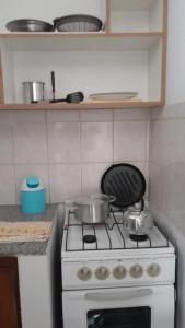 A cozinha ou cozinha compacta de Amarello