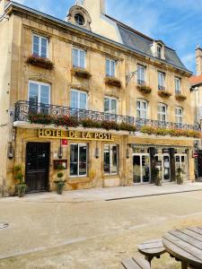 a large building with a hotel de la post at Hotel De La Poste in Langres