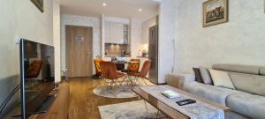 Μια τηλεόραση ή/και κέντρο ψυχαγωγίας στο Premium NB Apartment - Belgrade Waterfront