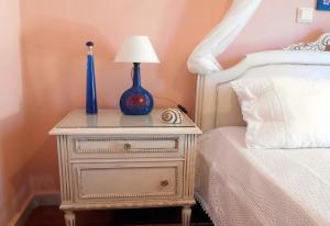 A bed or beds in a room at Polytropon Apartments