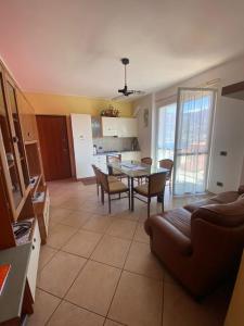 a living room with a couch and a table with chairs at Casa Vacanze Valvendra in Lovere