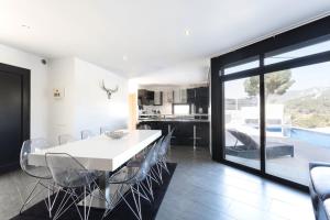 Kuchyň nebo kuchyňský kout v ubytování Family-friendly villa in Lloret de Mar with private pool