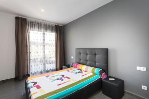 Postel nebo postele na pokoji v ubytování Family-friendly villa in Lloret de Mar with private pool + 26 fotografií